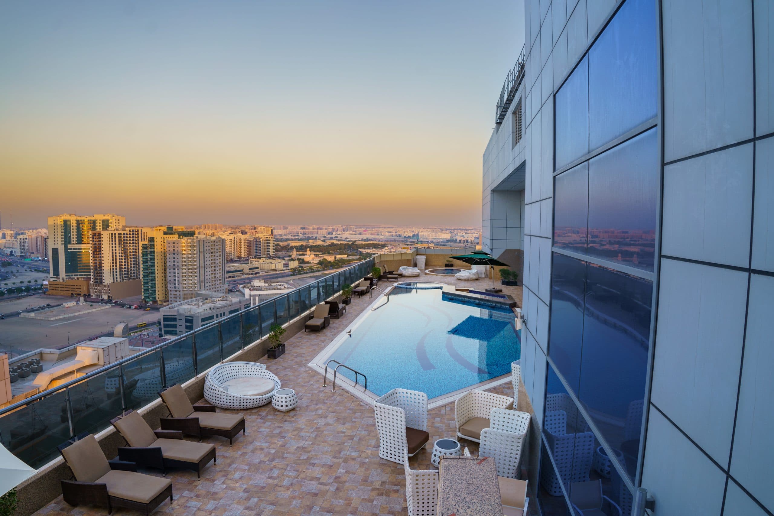 Oasis Rooftop Poolbar